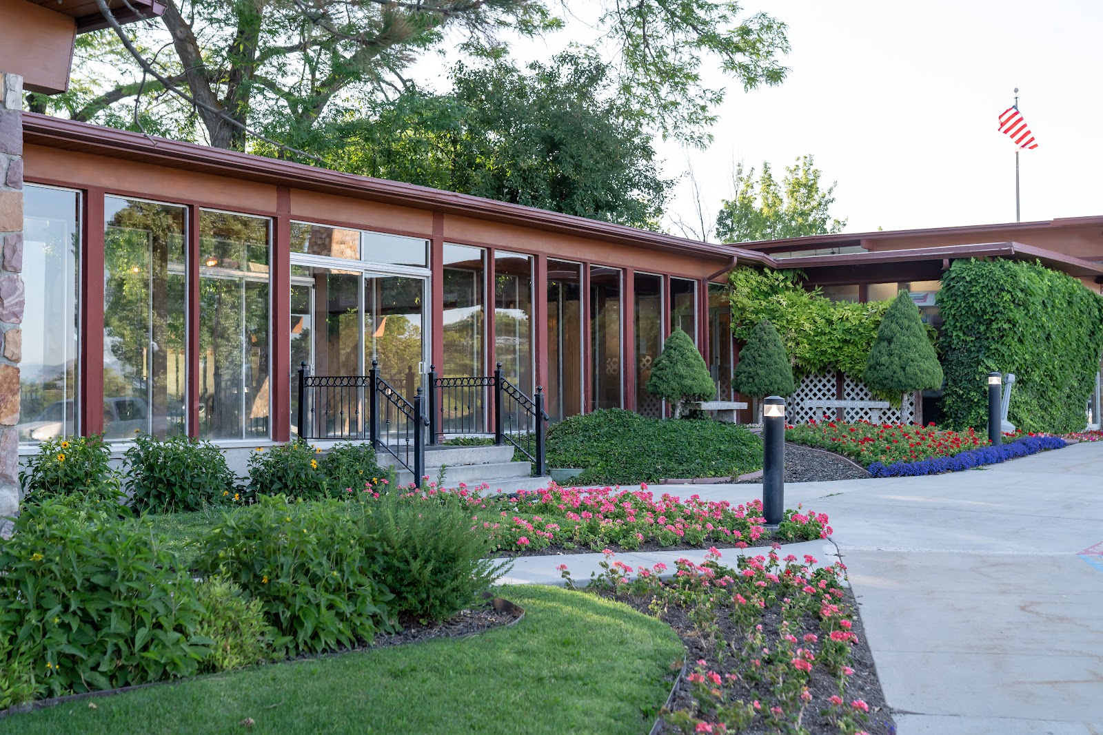 Memorial Redwood Mortuary & Cemetery headstone and grounds