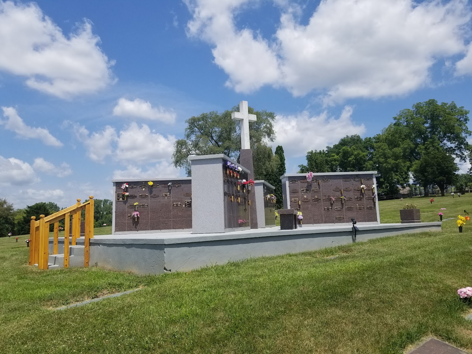 Memory Gardens Cemetery cemetery grounds and headstones