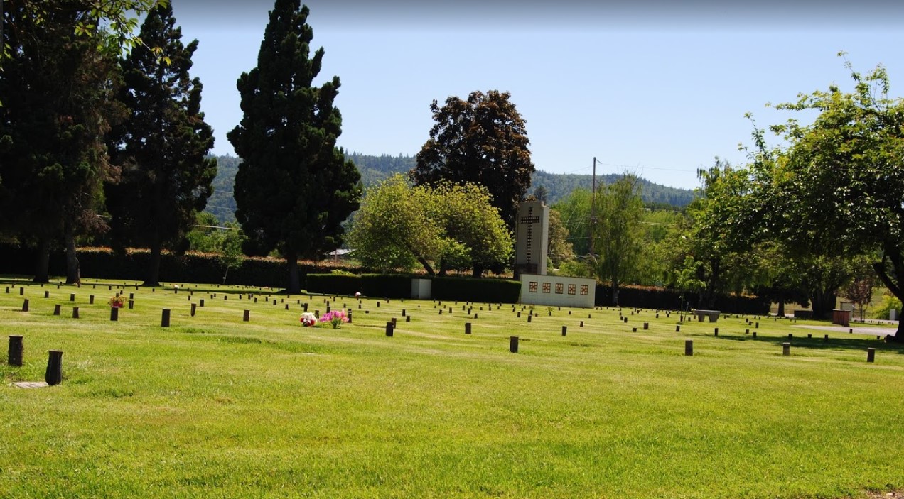 Memory Gardens Memorial Park & Mortuary cemetery grounds and headstones