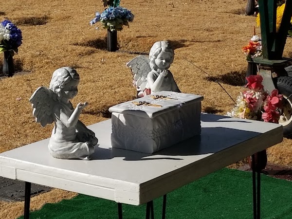 Memory Gardens of the Valley grounds