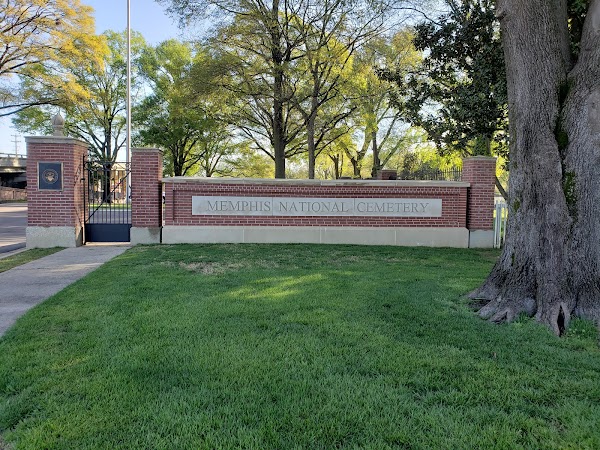 Memphis National Cemetery grounds