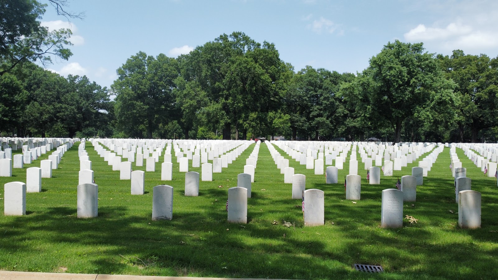 Memphis National Cemetery cemetery grounds and headstones