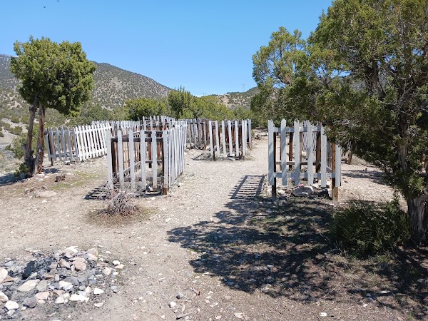 Mercur Cemetery grounds