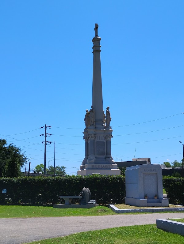 Metairie Cemetery grounds