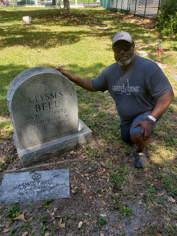 Miami City Cemetery grounds