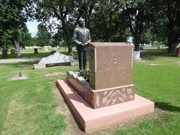 Miami G.A.R. Cemetery grounds