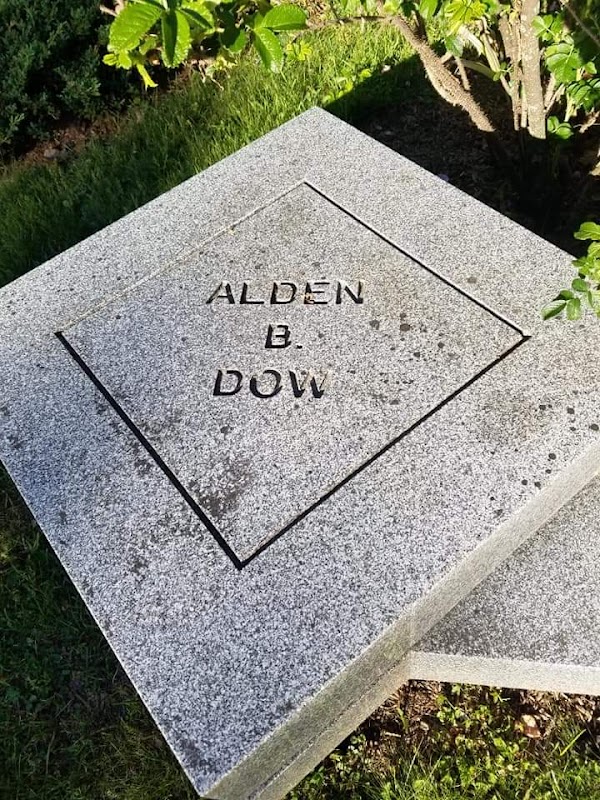 Midland Municipal Cemetery grounds