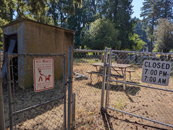 Milwaukie Pioneer Cemetery grounds