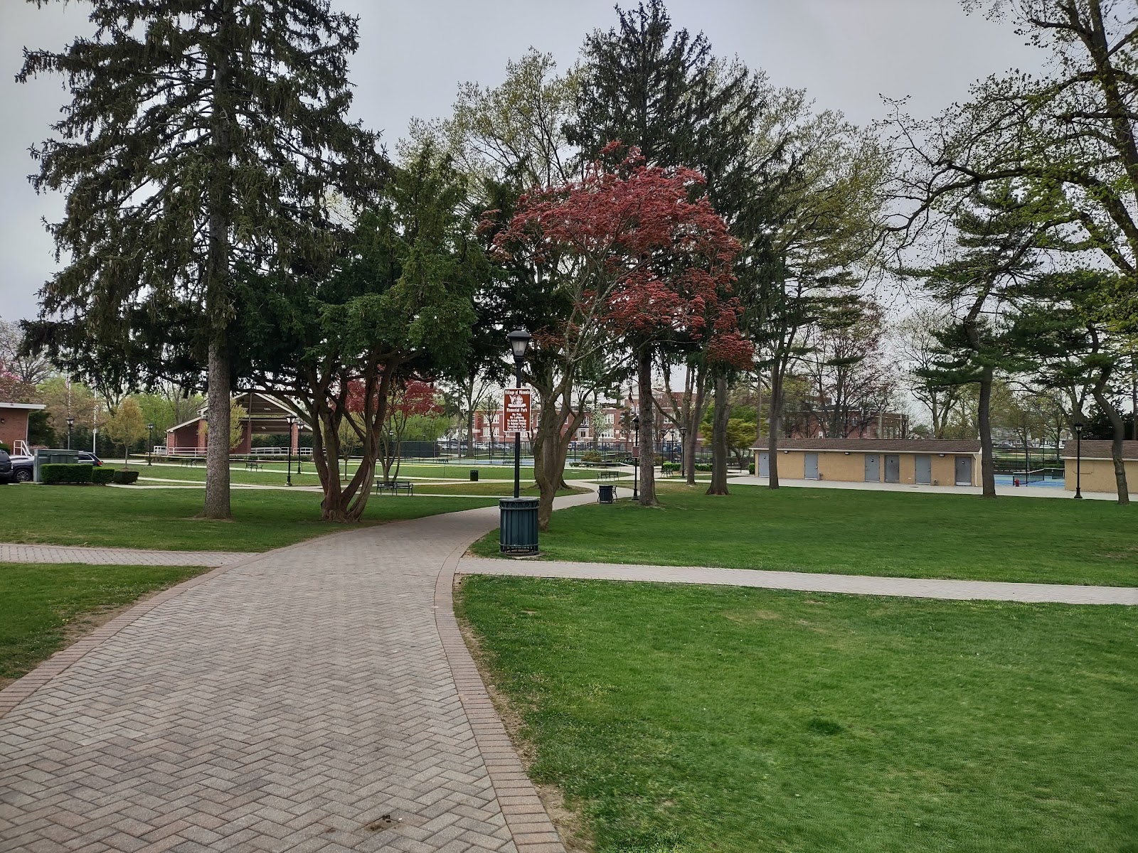 Mineola Memorial Park headstone and grounds
