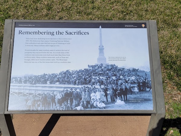 Mississippi Monument grounds