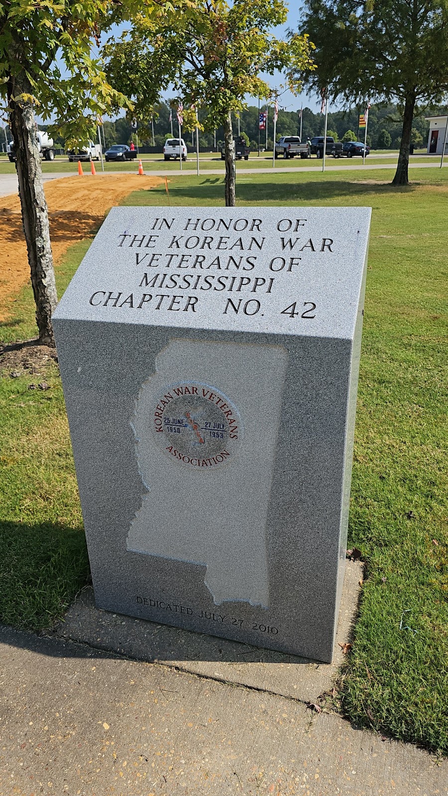 Mississippi Veterans Memorial Cemetery cemetery grounds and headstones