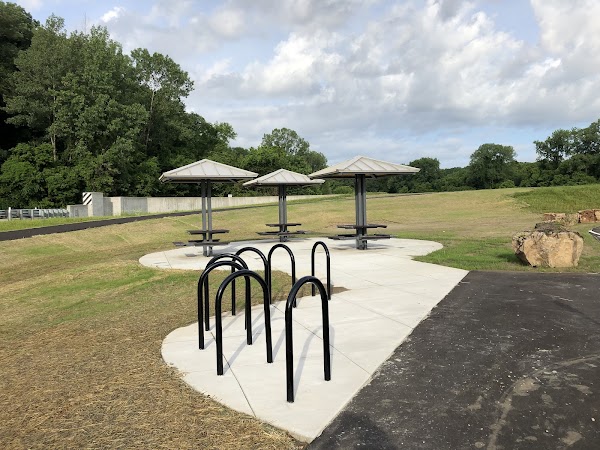 Missouri Greenway: John L. LeCave Memorial Trailhead grounds