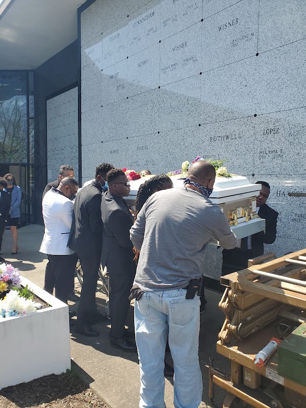 Monmouth Memorial Park grounds