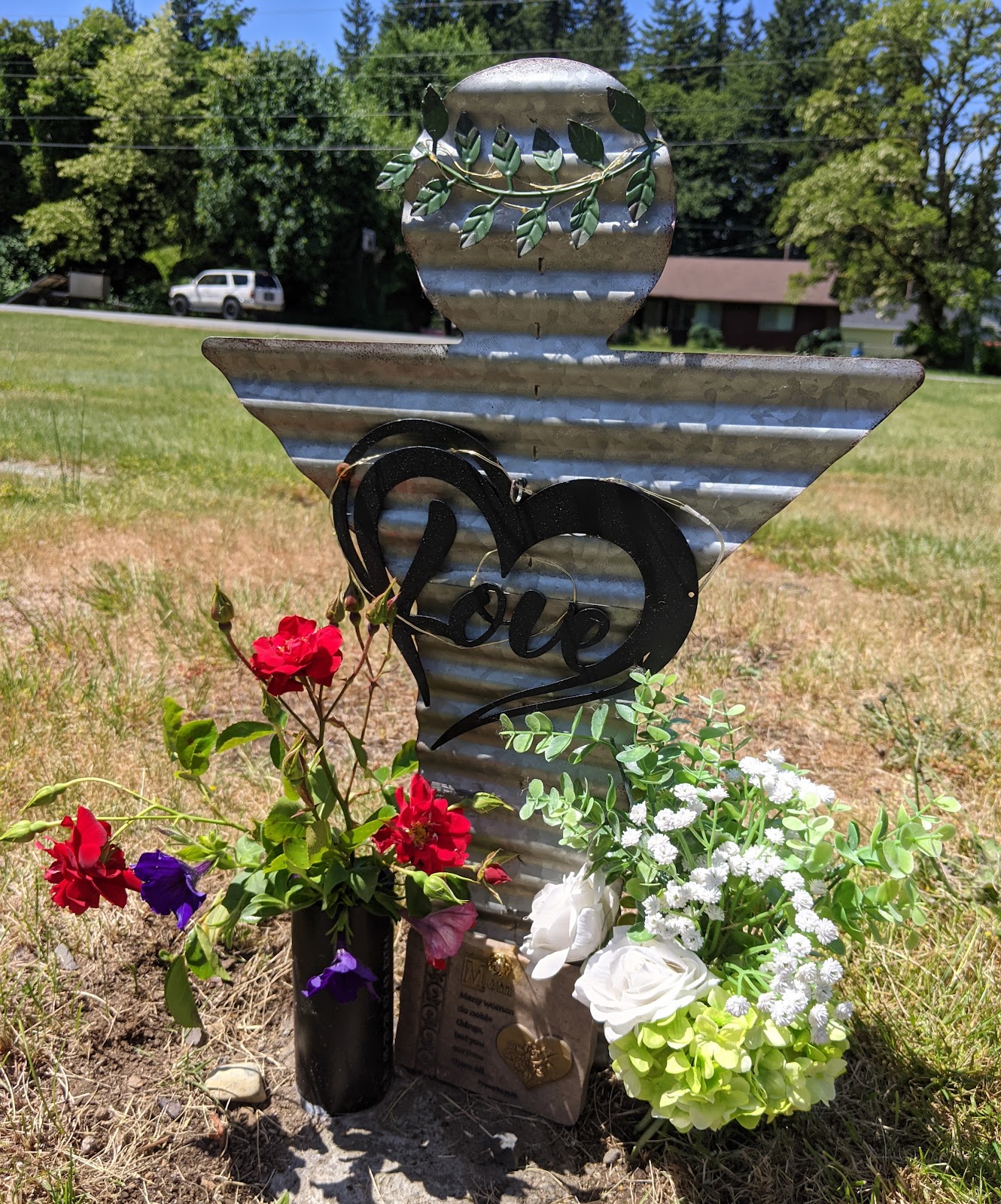 Monroe Memorial Park cemetery grounds and headstones