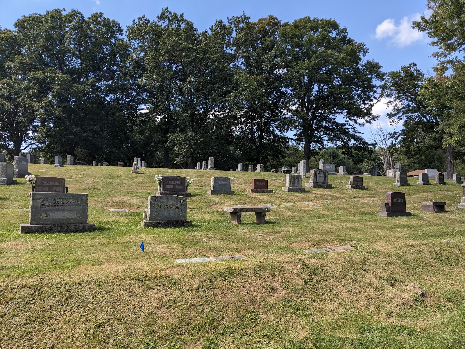 Monte Vista Park Cemetery cemetery grounds and headstones