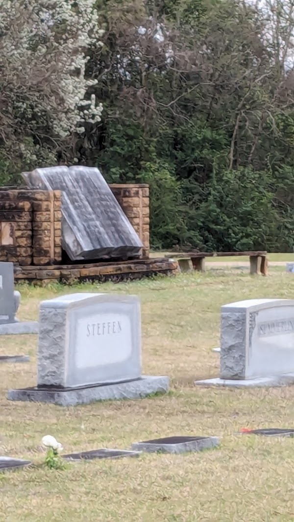 Montgomery Memorial Cemetery grounds