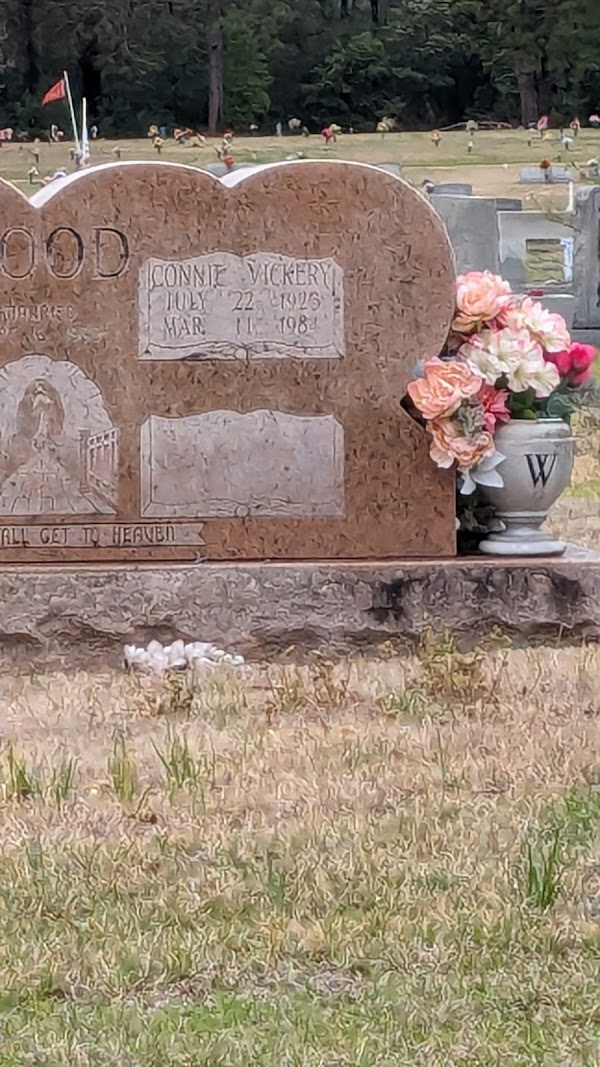 Montgomery Memorial Cemetery grounds