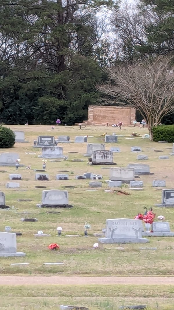 Montgomery Memorial Cemetery grounds