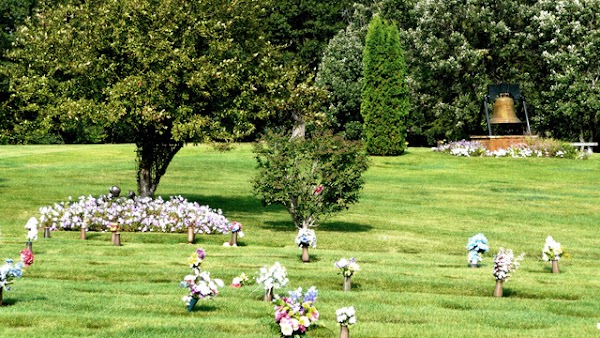Morningside Memorial Gardens grounds