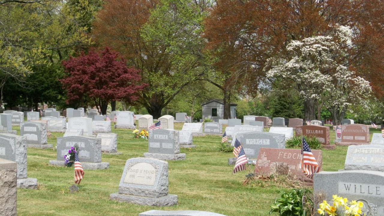 Morris Cemetery cemetery grounds and headstones