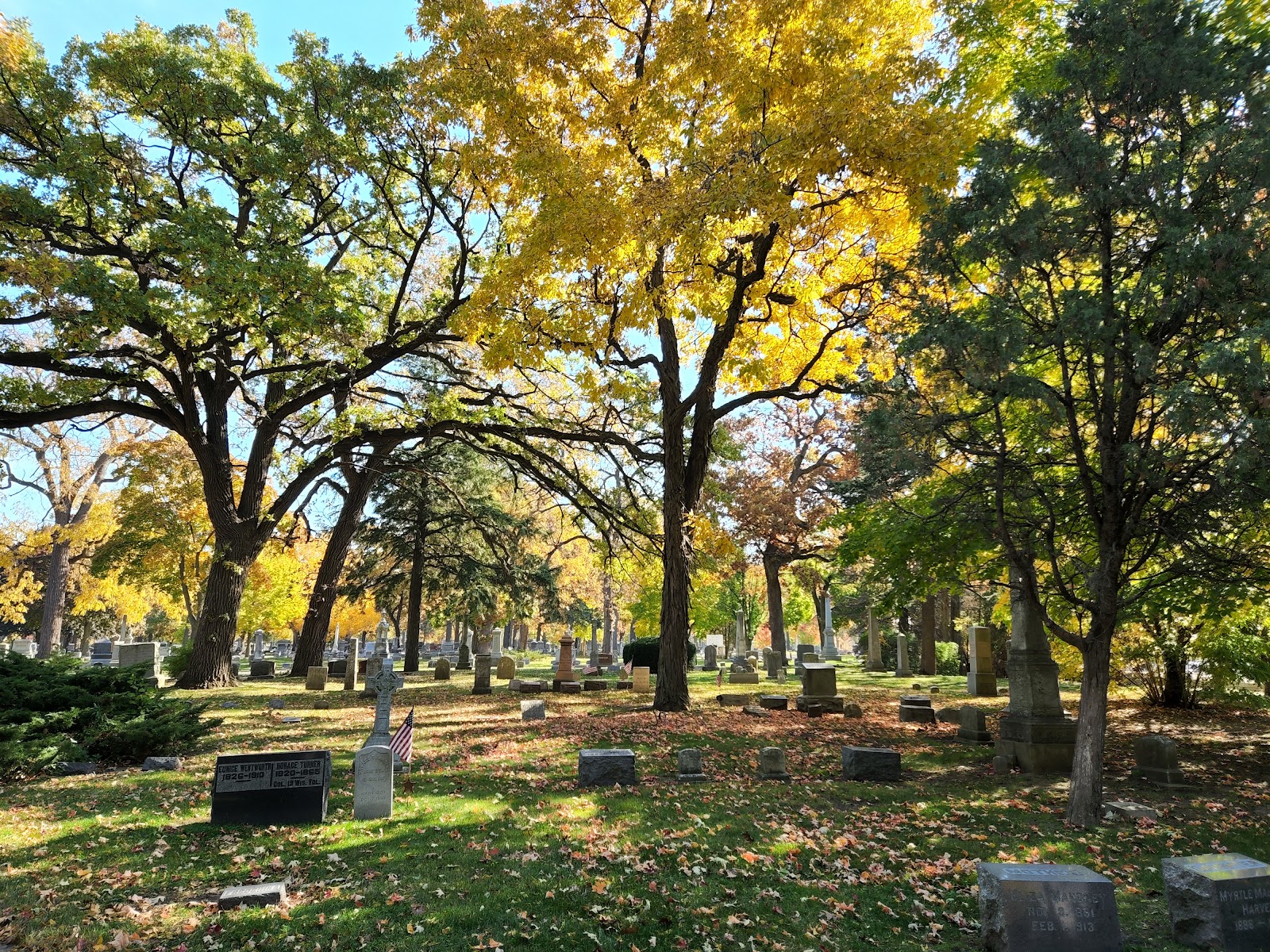 Mound Cemetery cemetery grounds and headstones