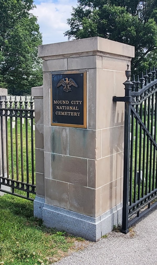 Mound City National Cemetery grounds