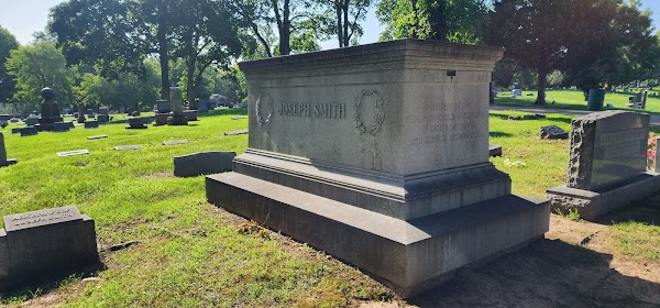 Mound Grove Cemetery grounds