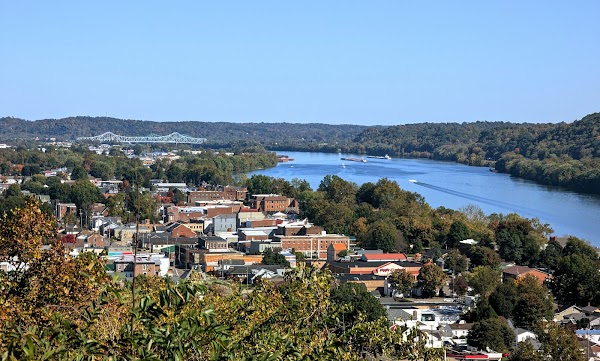 Mound Hill Cemetery grounds