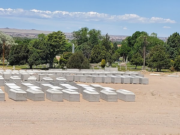 Mount Calvary Cemetery grounds