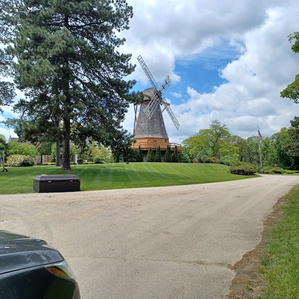 Mount Emblem Cemetery grounds