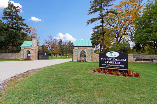 Mount Emblem Cemetery grounds