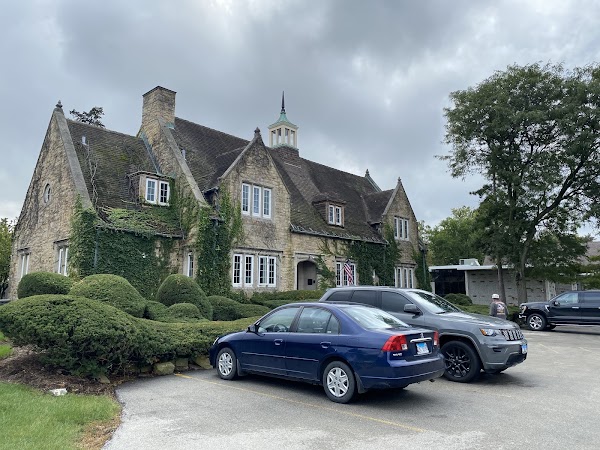 Mount Emblem Cemetery grounds