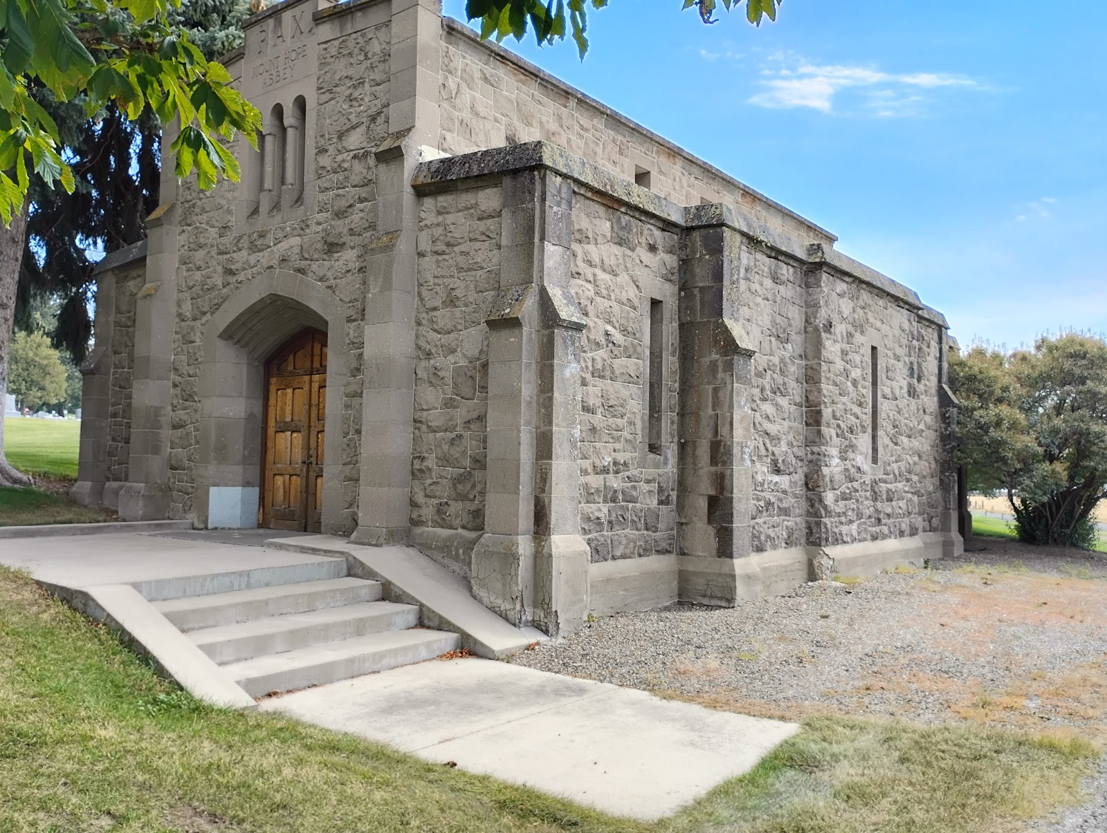 Mount Hope Cemetery cemetery grounds and headstones