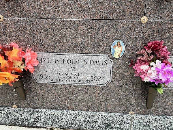 Mount Hope Cemetery grounds
