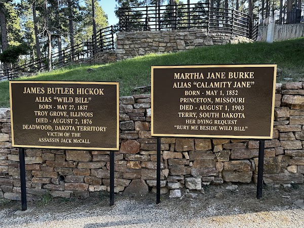 Mount Moriah Cemetery grounds