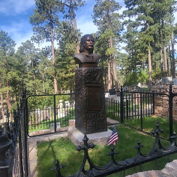 Mount Moriah Cemetery grounds