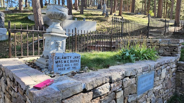 Mount Moriah Cemetery grounds