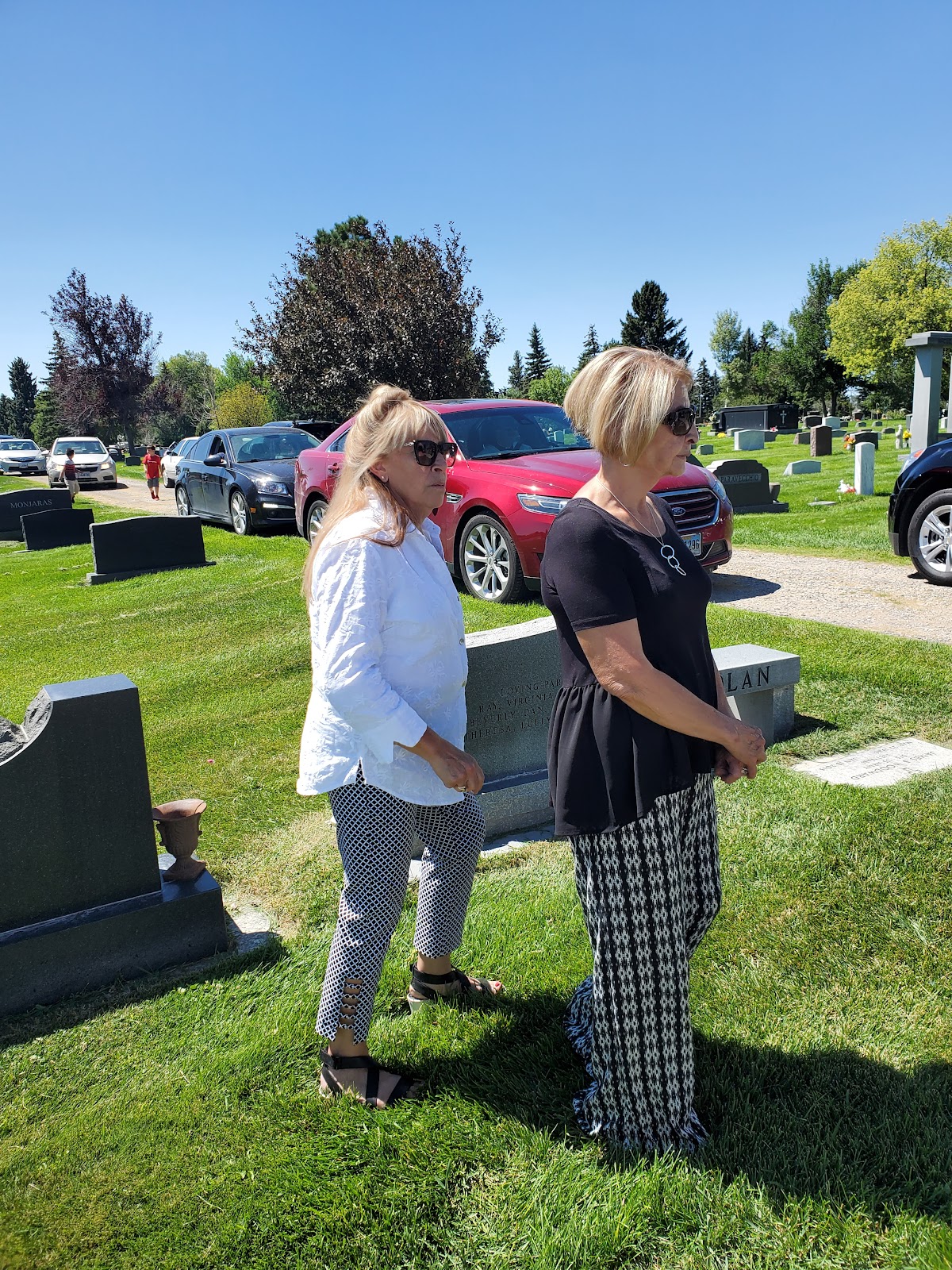 Mount Olivet Cemetery (aka: Olivet Cemetery) cemetery grounds and headstones