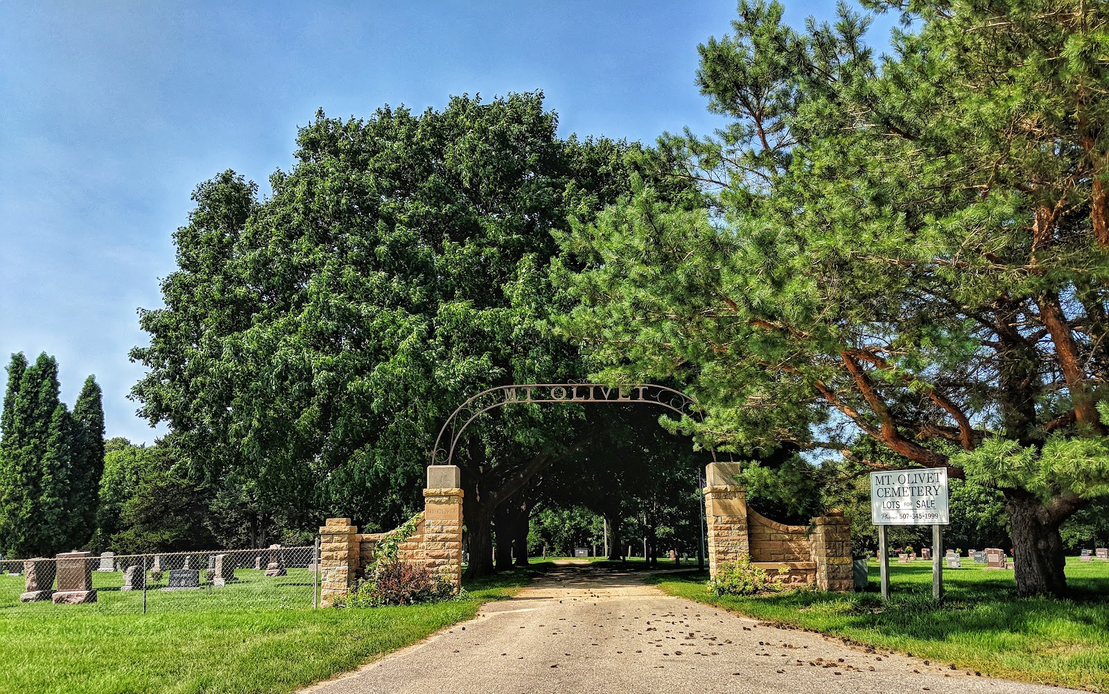 Mount Olivet Cemetery cemetery grounds and headstones
