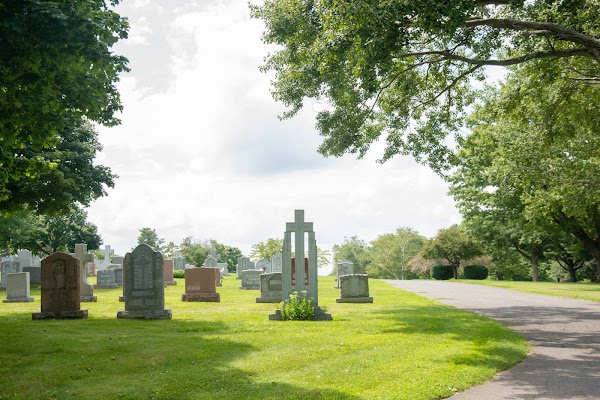 Mount Olivet Cemetery grounds