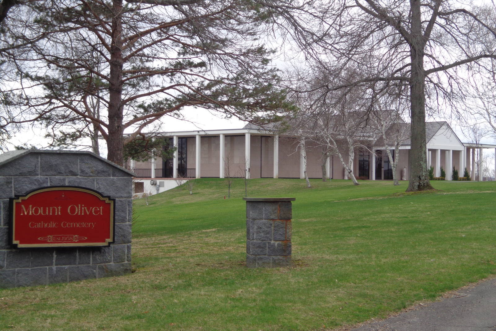 Mount Olivet Cemetery cemetery grounds and headstones