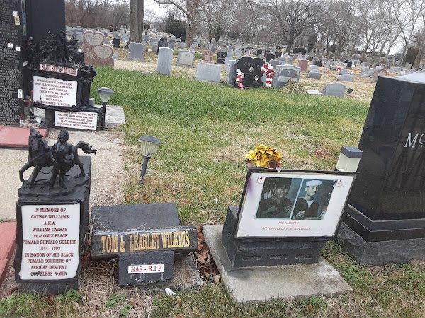 Mount Peace Cemetery grounds