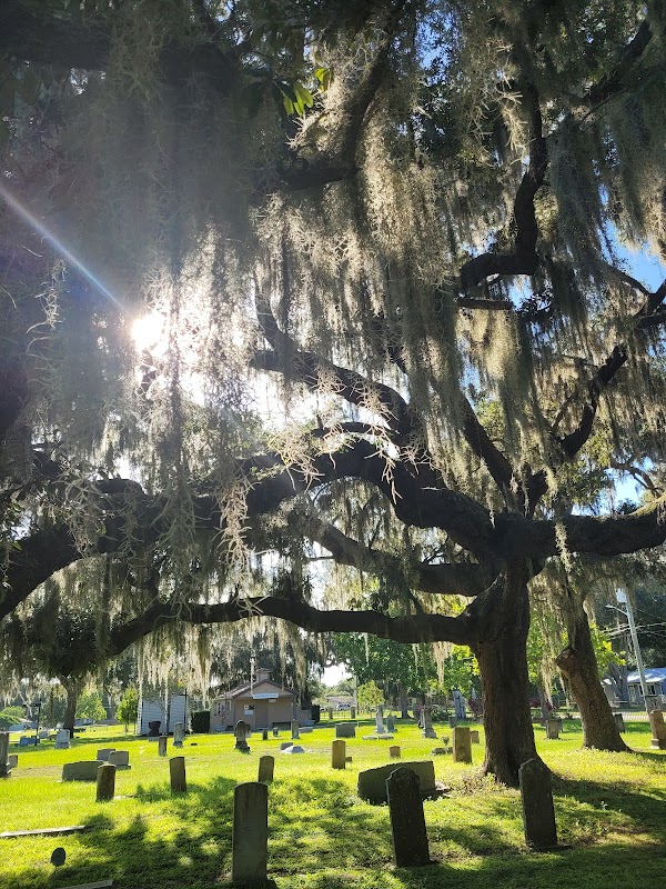 Mount Peace Cemetery grounds
