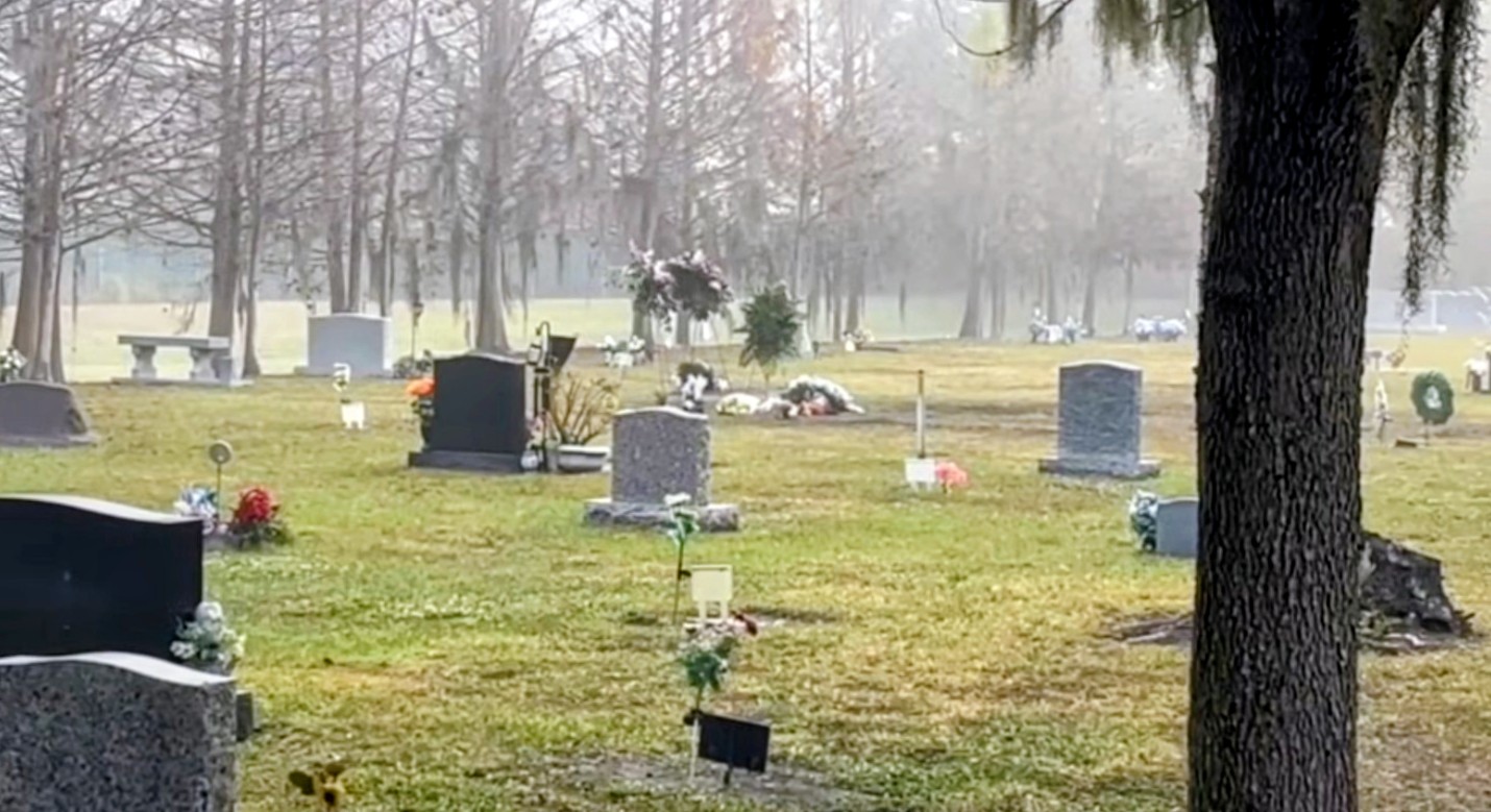 Mount Peace Cemetery cemetery grounds and headstones