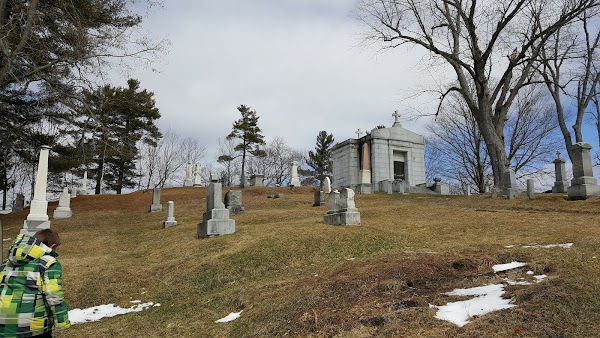 Mount Pleasant Cemetery grounds