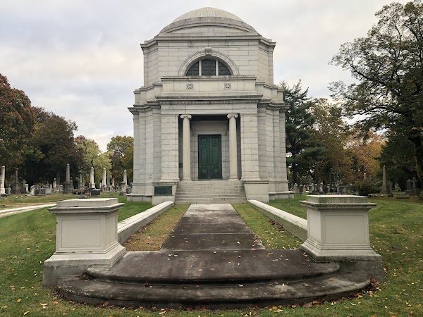 Mount Pleasant Cemetery grounds
