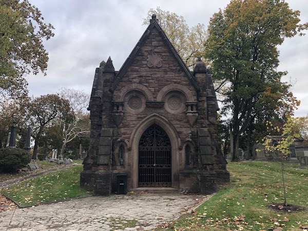 Mount Pleasant Cemetery grounds