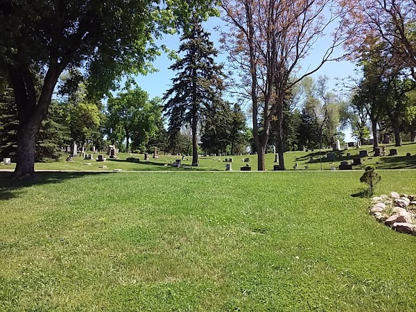 Mount Pleasant Cemetery grounds