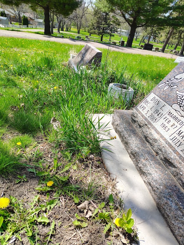 Mount Pleasant Cemetery grounds