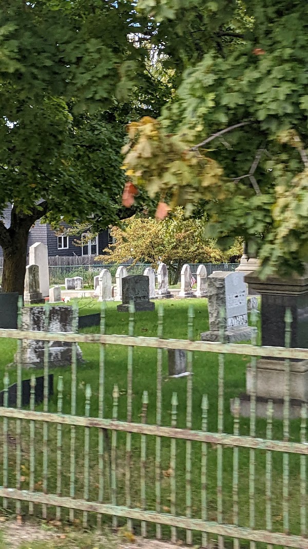 Mount Pleasant Cemetery grounds